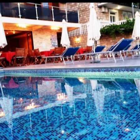 Apartments Dragisic Ilha Sveti Stefan Exterior foto