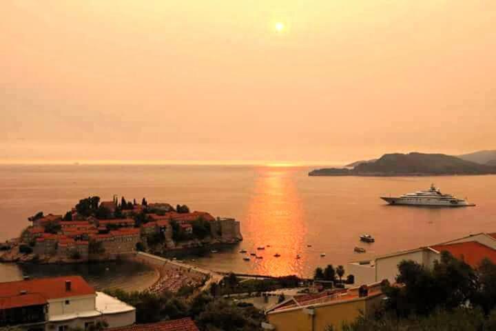 Apartments Dragisic Ilha Sveti Stefan Exterior foto