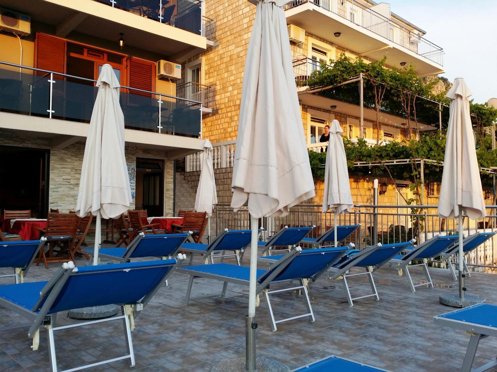 Apartments Dragisic Ilha Sveti Stefan Exterior foto