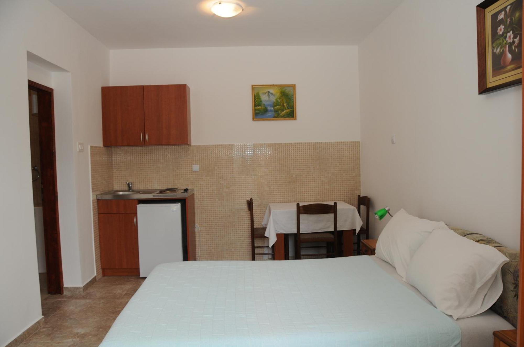 Apartments Dragisic Ilha Sveti Stefan Quarto foto