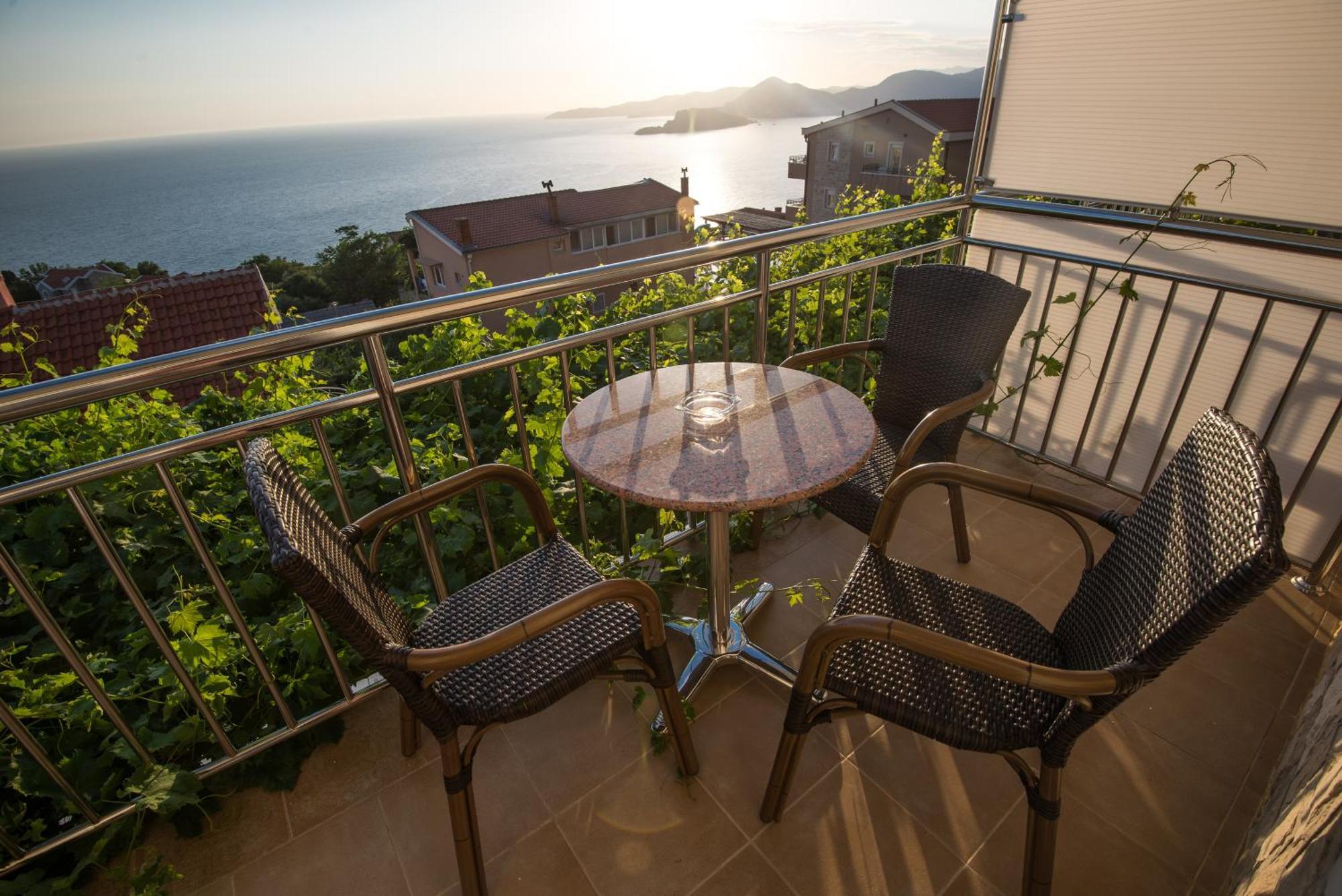 Apartments Dragisic Ilha Sveti Stefan Quarto foto
